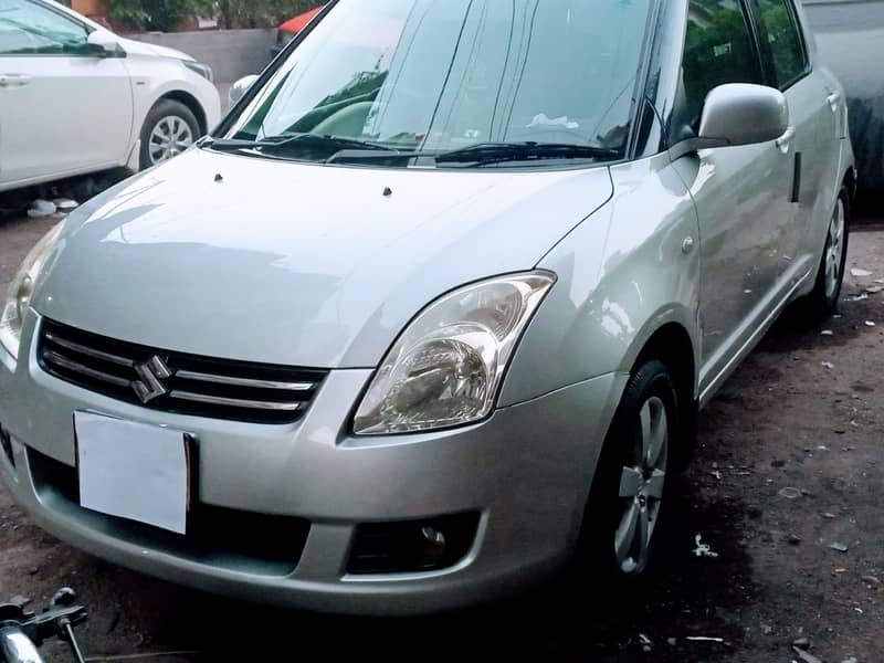 Suzuki Swift 2010 DLX Original Mint Condition 4