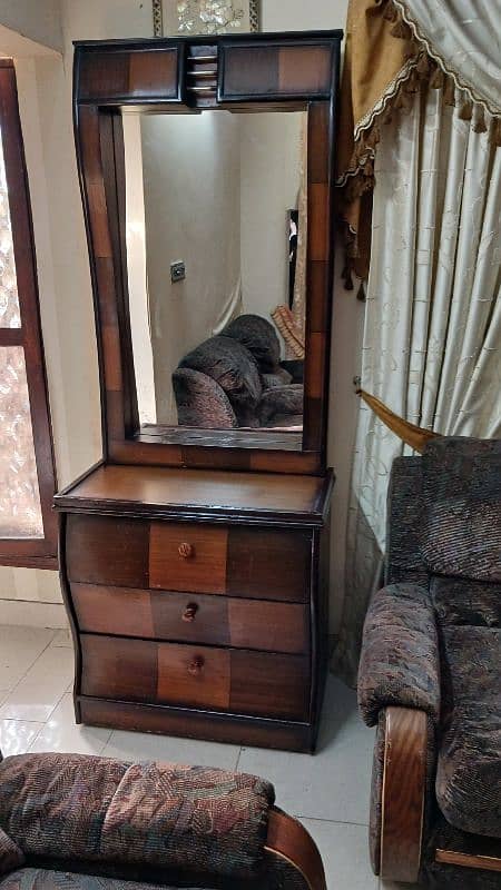 slightly user dressing table with all drawers absolutely working 1