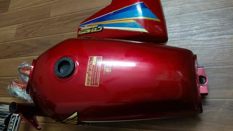 Honda 125 2008 model Tanki tape & more accessories 2