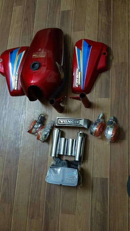 Honda 125 2008 model Tanki tape & more accessories 5