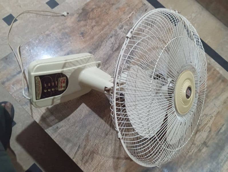 wall bracket fan 1