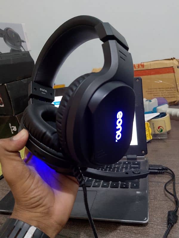 Eono gaming headset with noise cancelation 1