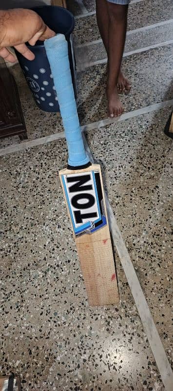 2 cricket bat 0