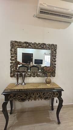 Table with mirror