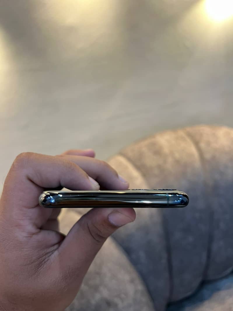 Iphone 11 pro max with box Pta Approved 4