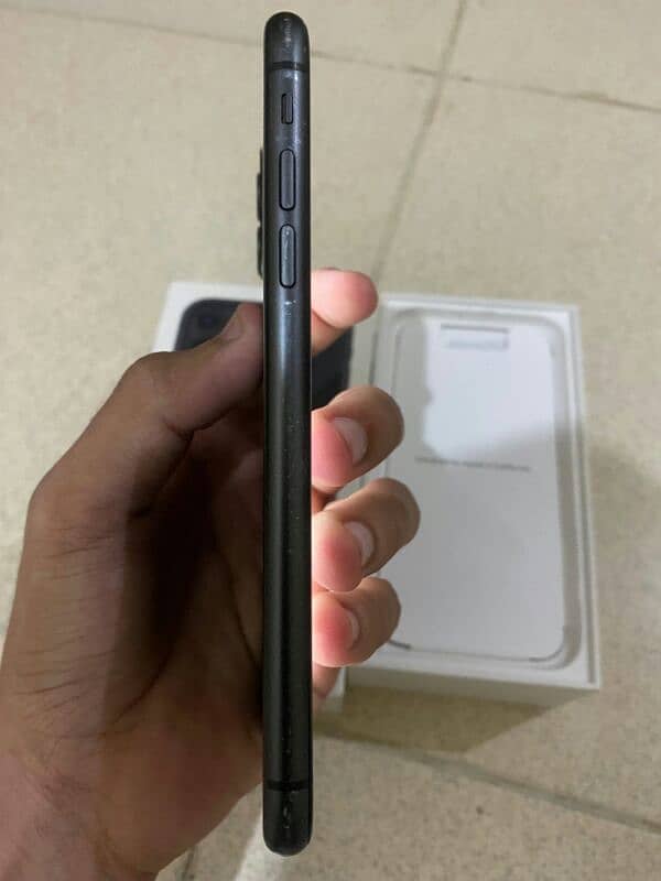 iphone 11 with box 64 gb non pta 1