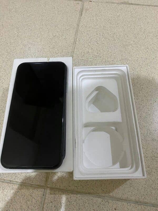 iphone 11 with box 64 gb non pta 4