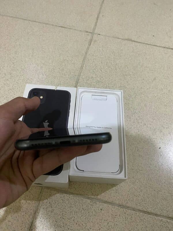 iphone 11 with box 64 gb non pta 6