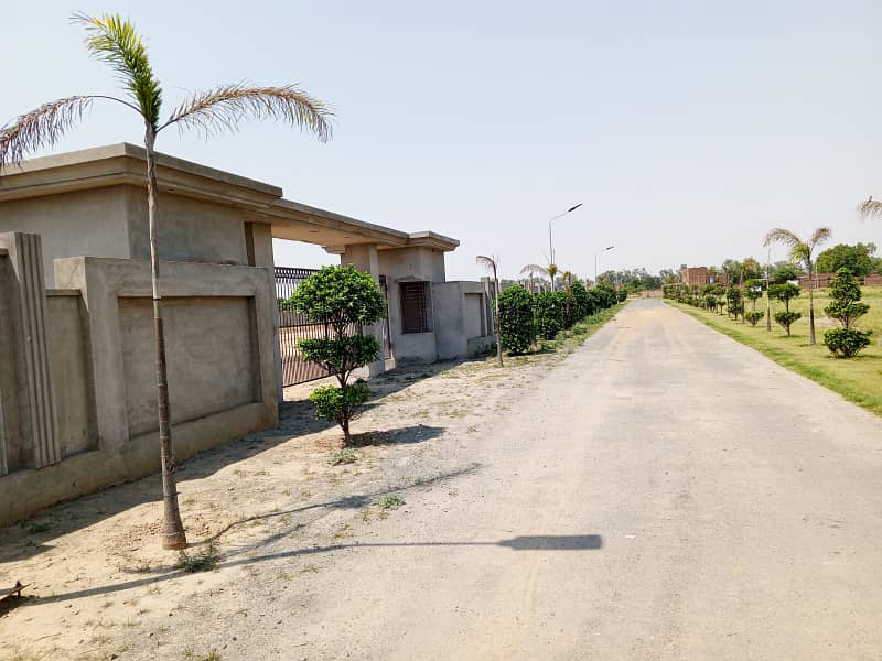 Hot Location Farm House Land For Sale 9