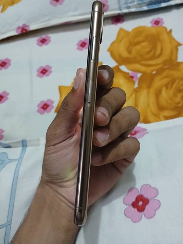 Apple iphone xs max 4