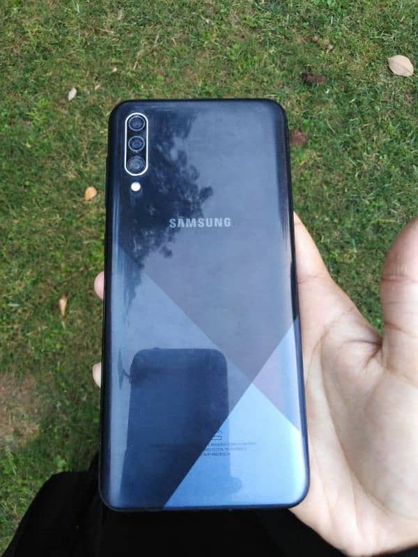 Samsung Galaxy A30s 4