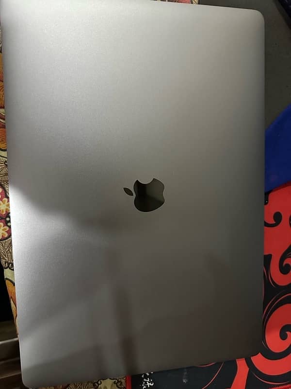 MACBOOk Pro 2019 (15 Inch) 7