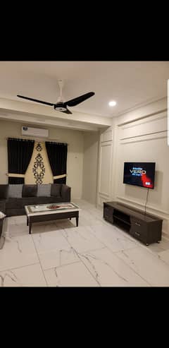 Par Day short time One BeD Room apartment Available for rent in Bahria town phase 4 and 6 empire Heights 2 Family apartment 0