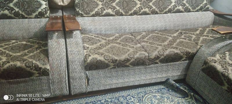 Sofa Set 5 Seater 100% Best Condition 1