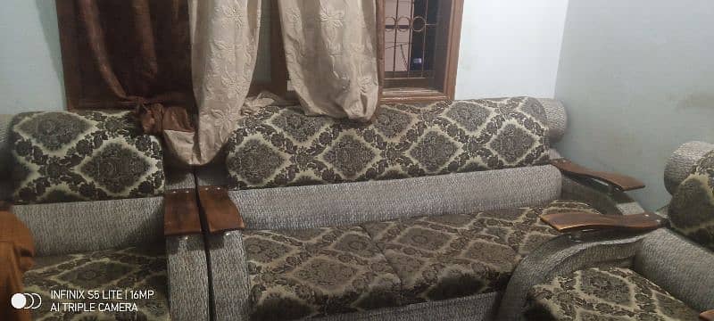 Sofa Set 5 Seater 100% Best Condition 4