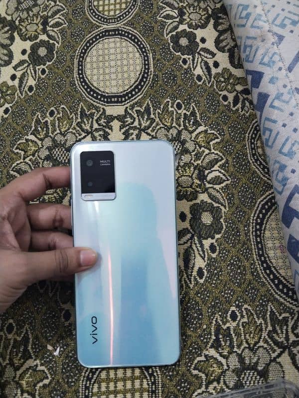 I sell my phone vivo y21 with best condition 3