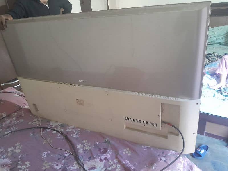 65" LED panel broken 2