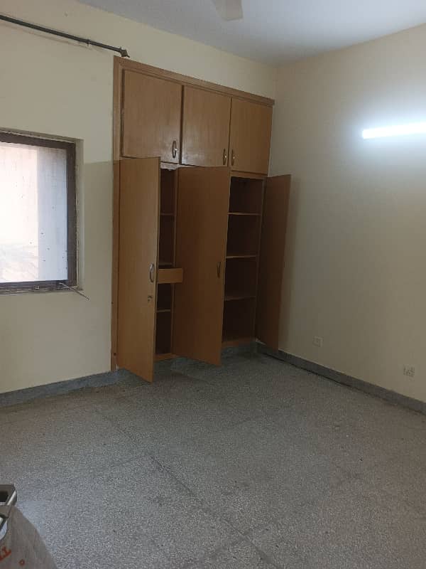 G-11 FGEHA D-Type 2nd Floor Flat For Rent 3