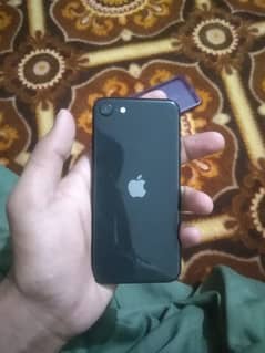 I am selling iPhone SE 2020 64gb jv