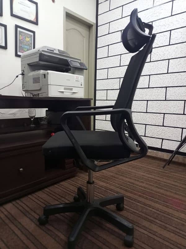 Comfortable Computer chair for office and workstation 2