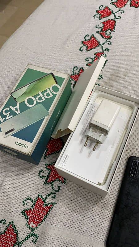 Oppo a31 with box and charger ( 4gb ram)(128gb memory)03024240706 2