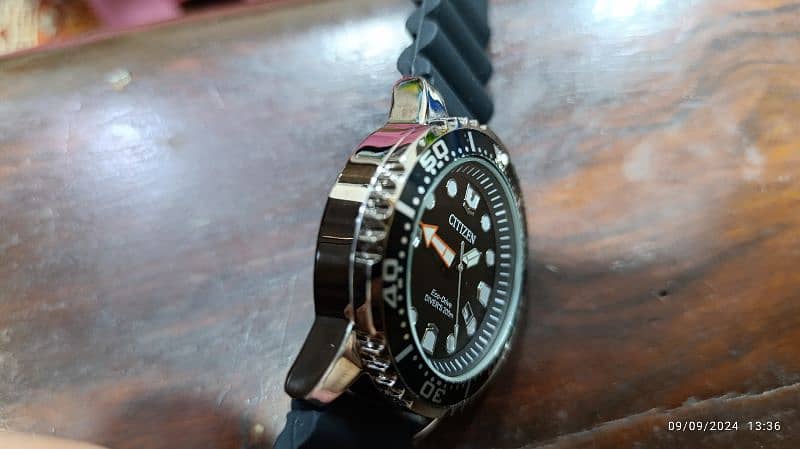 Citizen Diver Watch with Very heavy Lume and nice rubber strap 10000 6