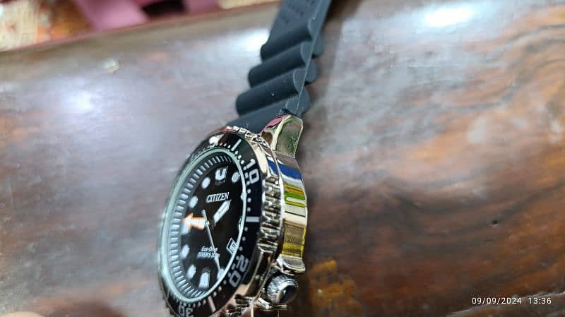 Citizen Diver Watch with Very heavy Lume and nice rubber strap 10000 7