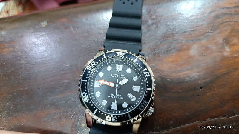 Citizen Diver Watch with Very heavy Lume and nice rubber strap 10000 9