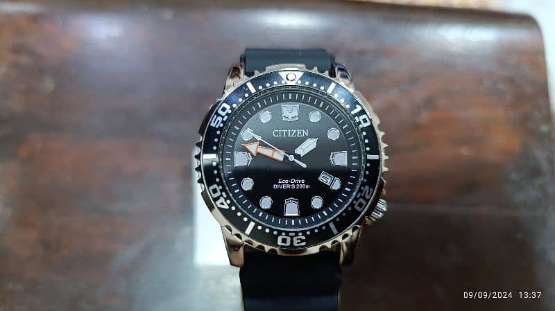 Citizen Diver Watch with Very heavy Lume and nice rubber strap 10000 11