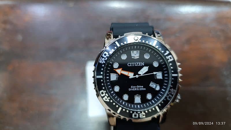 Citizen Diver Watch with Very heavy Lume and nice rubber strap 10000 12