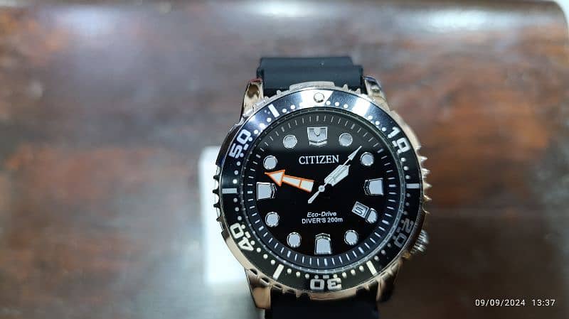 Citizen Diver Watch with Very heavy Lume and nice rubber strap 10000 13