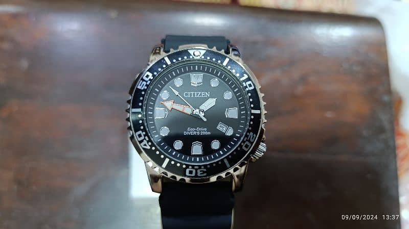 Citizen Diver Watch with Very heavy Lume and nice rubber strap 10000 14