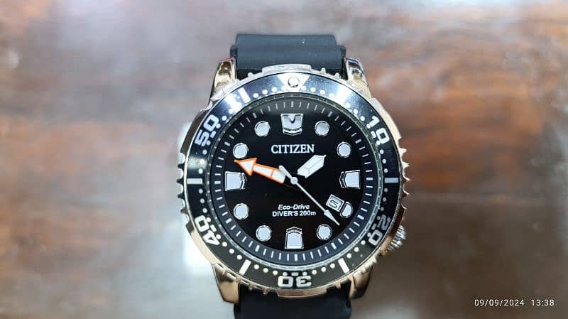 Citizen Diver Watch with Very heavy Lume and nice rubber strap 10000 16