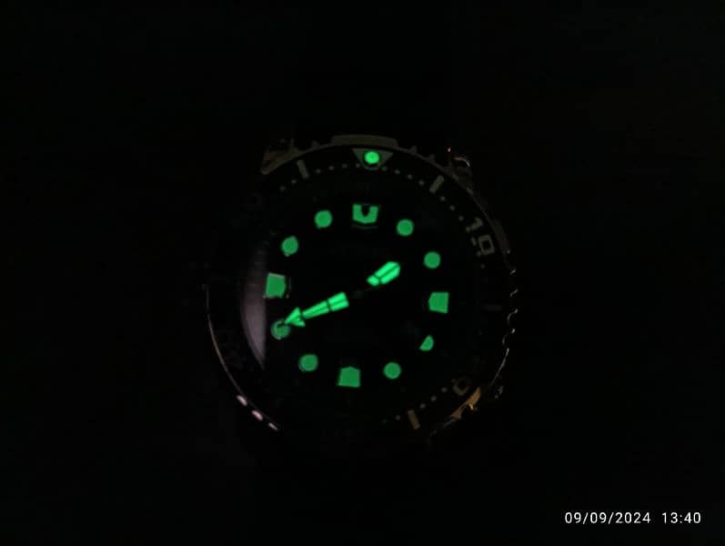 Citizen Diver Watch with Very heavy Lume and nice rubber strap 10000 17