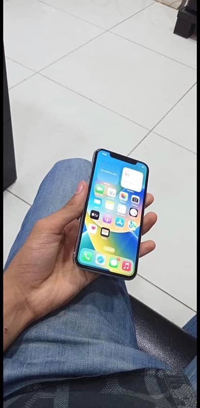 iPhone X 64 GB | official approved | with box 1