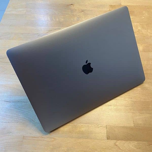 Macbook Pro 15 (2017) (16Gb/500Gb/4Gb) 1