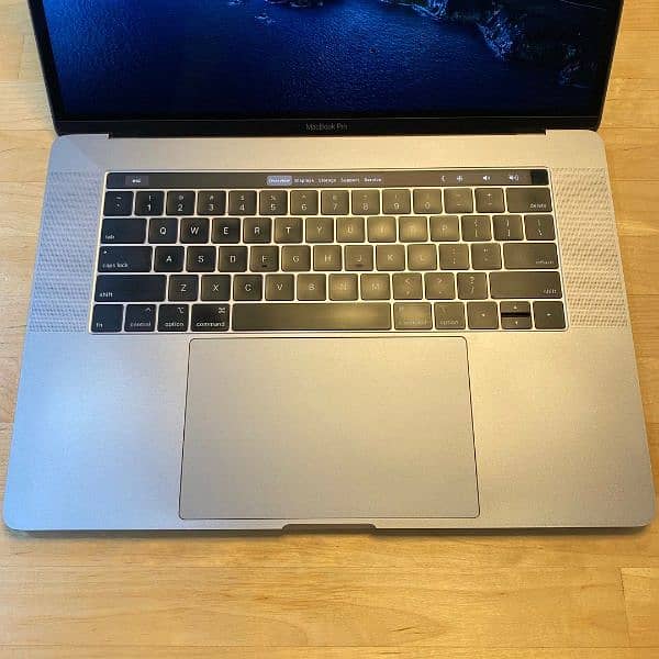 Macbook Pro 15 (2017) (16Gb/500Gb/4Gb) 2