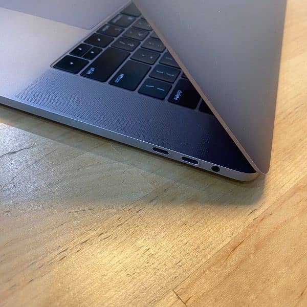 Macbook Pro 15 (2017) (16Gb/500Gb/4Gb) 3