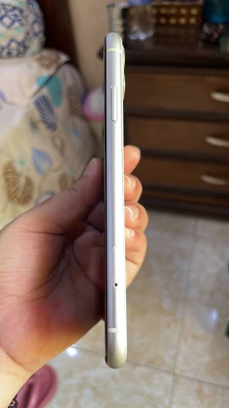 Iphone 11/128gb white Non PTA 5