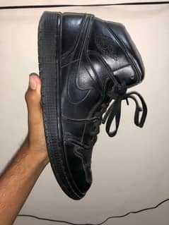 JORDAN 1 MID TRIPLE BLACK