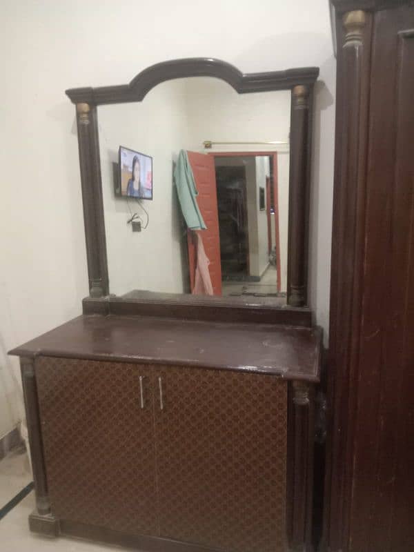 I am selling my bedroom set 2