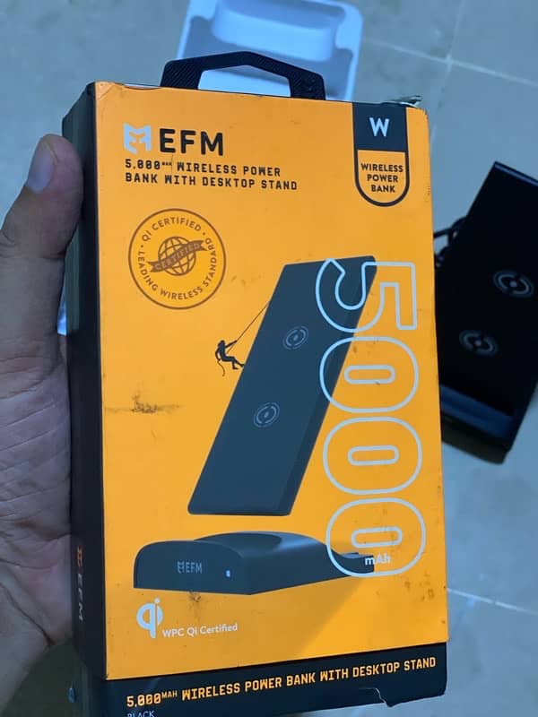 EFM 5000MAH WIRELESS POWER BANK AND CHARGER WITH DESKTOP STAND 0