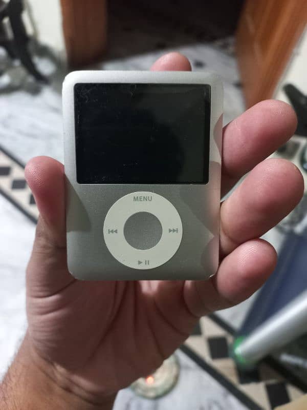 Apple IPOD NANO 3rd Generation 4gb 0