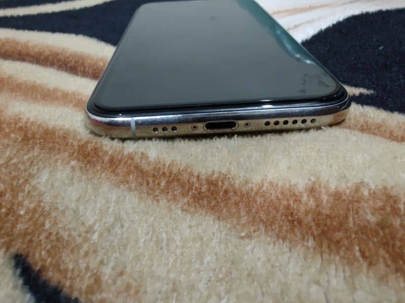 Iphone 11pro White color 2