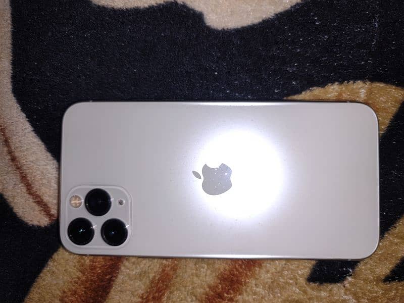 Iphone 11pro White color 3