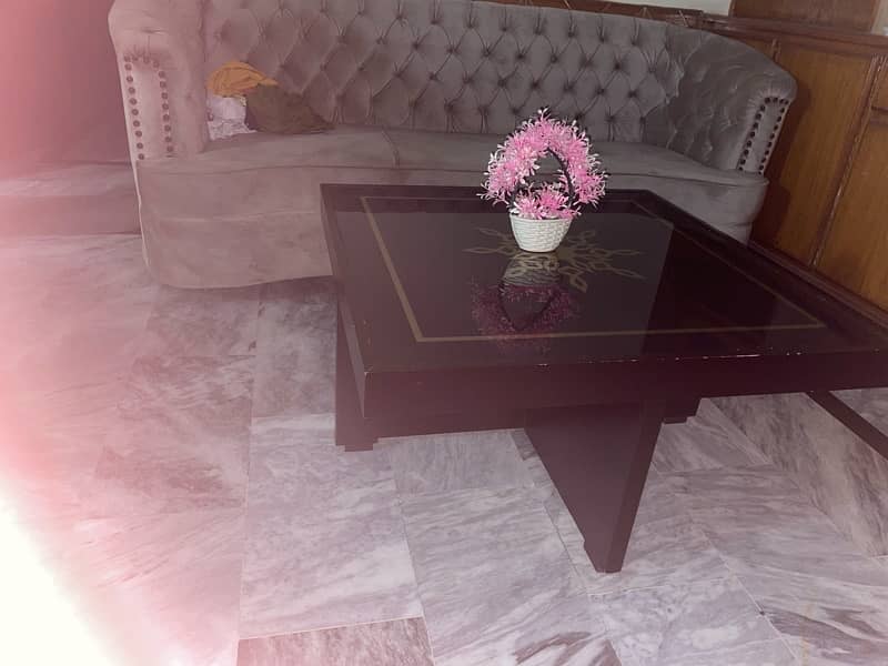 wooden sqaure table 0