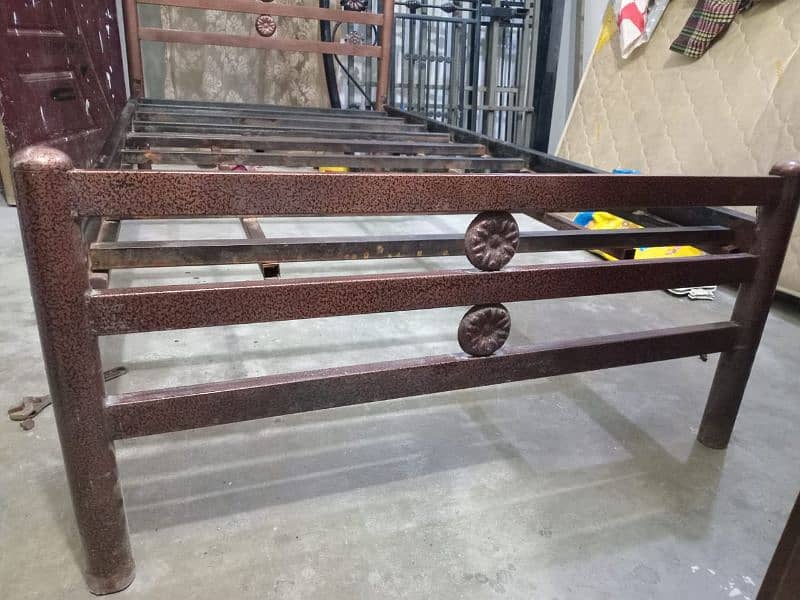 Double and Single Size Iron Bed 11