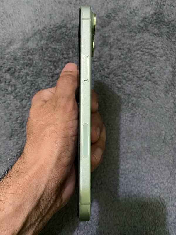 iPhone 15 Plus 4