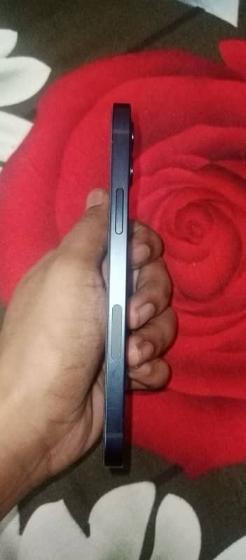 iPhone 12 128 gb J. V 3