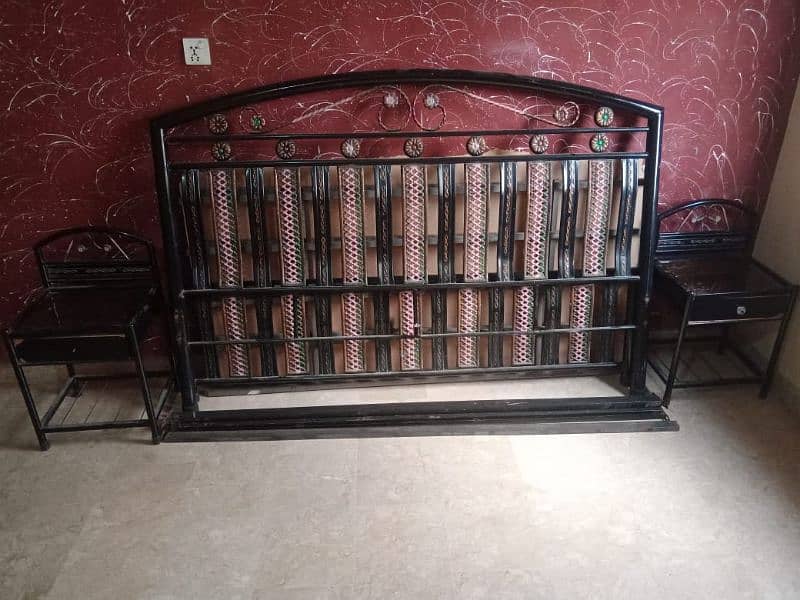 IRON BED WITHOUT MATTRESS ( GOOD CONDITION) 4